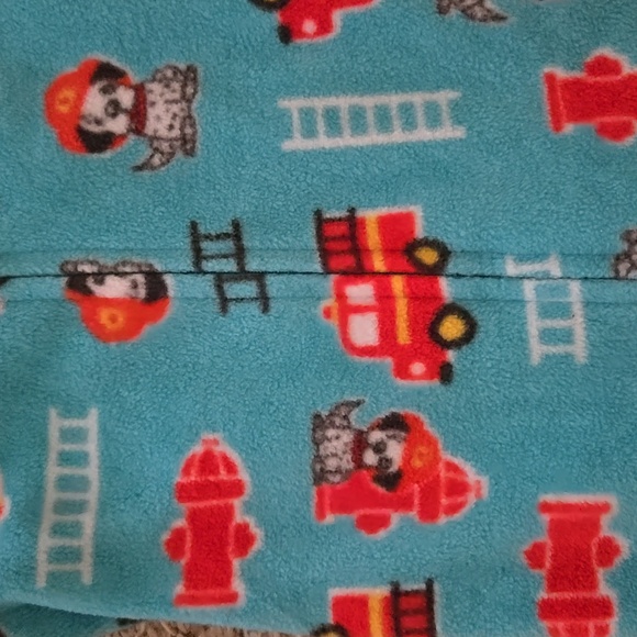 Kidgets Fireman Fleece 18mo Footie Sleeper With Grips - Never Worn - Picture 2 of 3